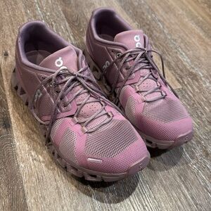 Women’s pink On Cloud size 9
